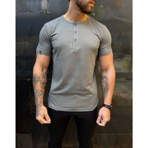 Camiseta Henley Manga Curta New Old Cinza