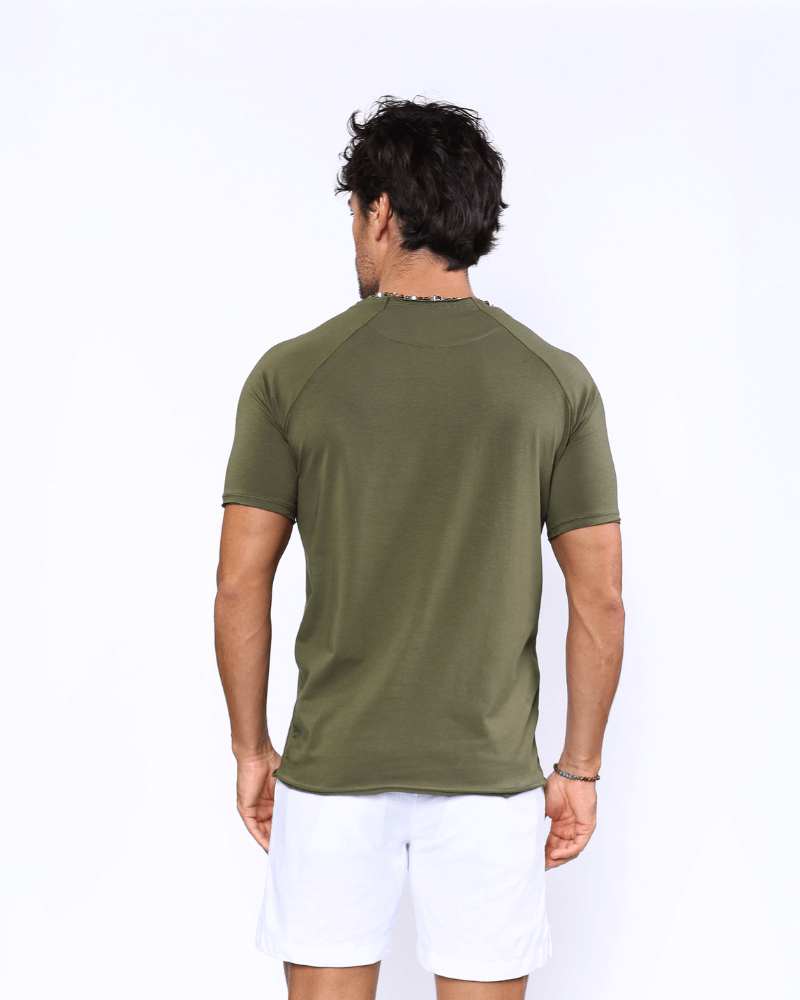 Camiseta-Masculina-Raglan-Gola-Canoa-New-Old-Verde-Militar--4-