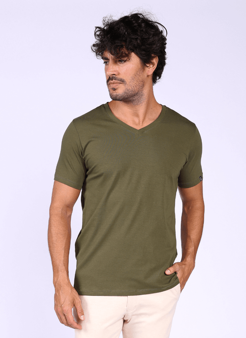 Camiseta Masculina New Old Básica Gola V Verde Militar