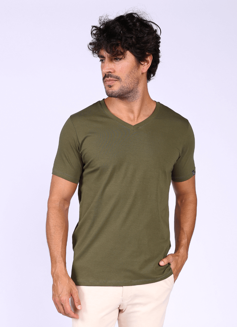 camiseta-masculina-new-old-basica-gola-v-verde-militar--2-