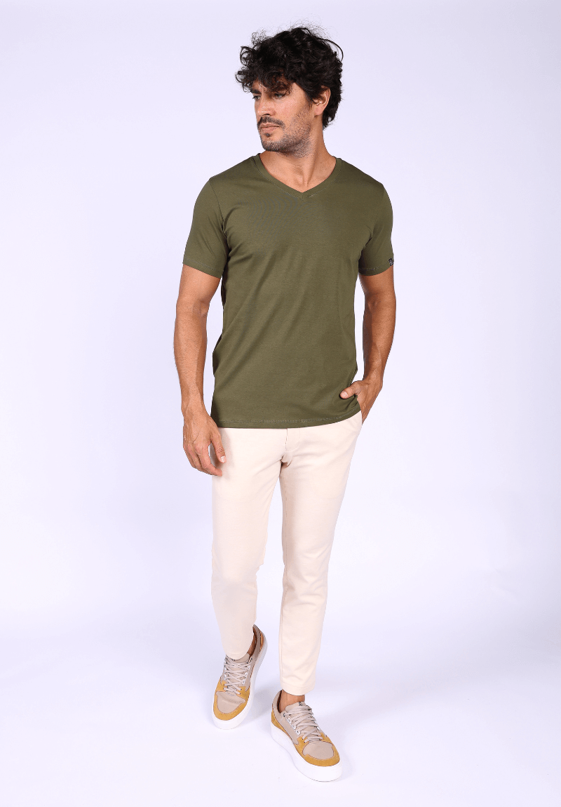 camiseta-masculina-new-old-basica-gola-v-verde-militar--1-