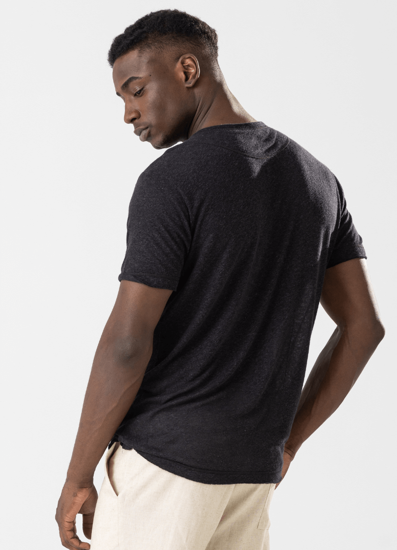 camiseta-masculina-recortes-pelagos-preta--3-.png