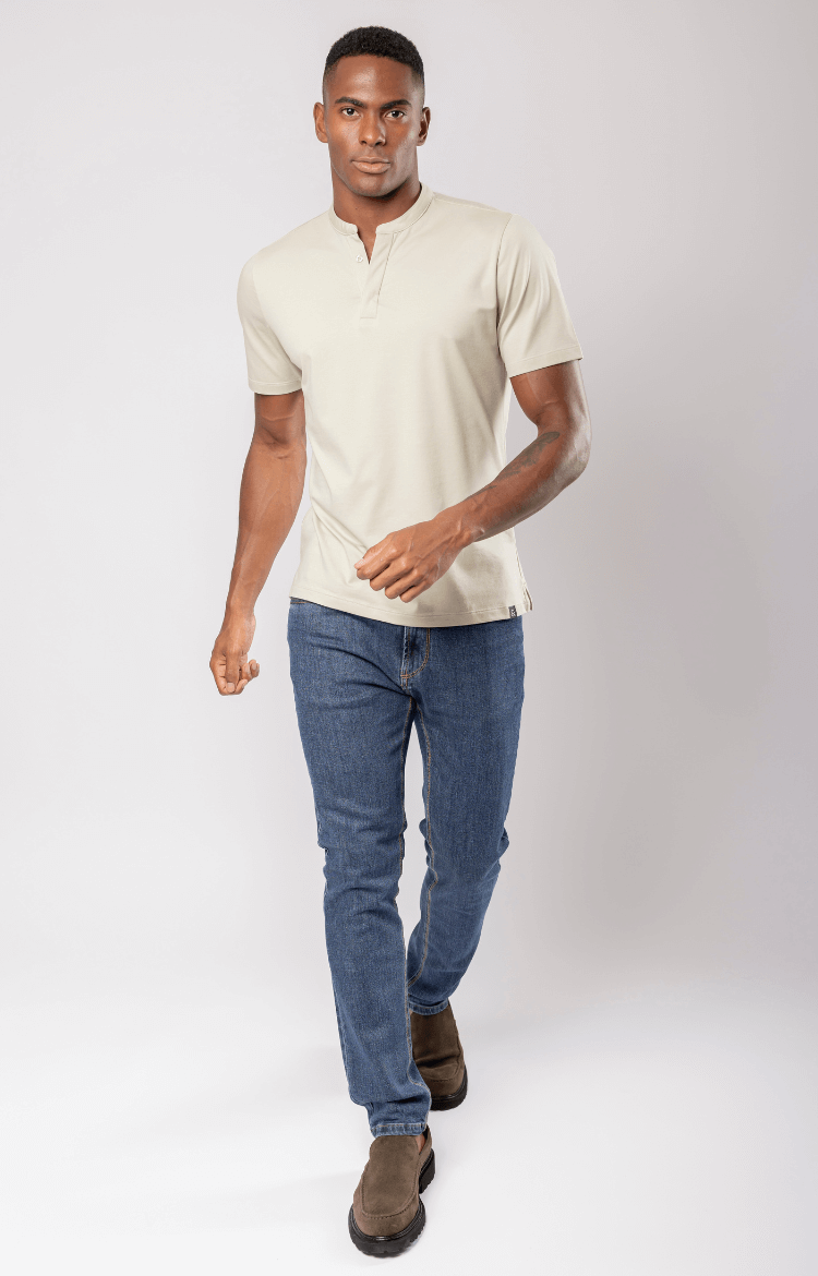 camiseta-masculina-gola-mao-monolia-cinza-claro--4-.png