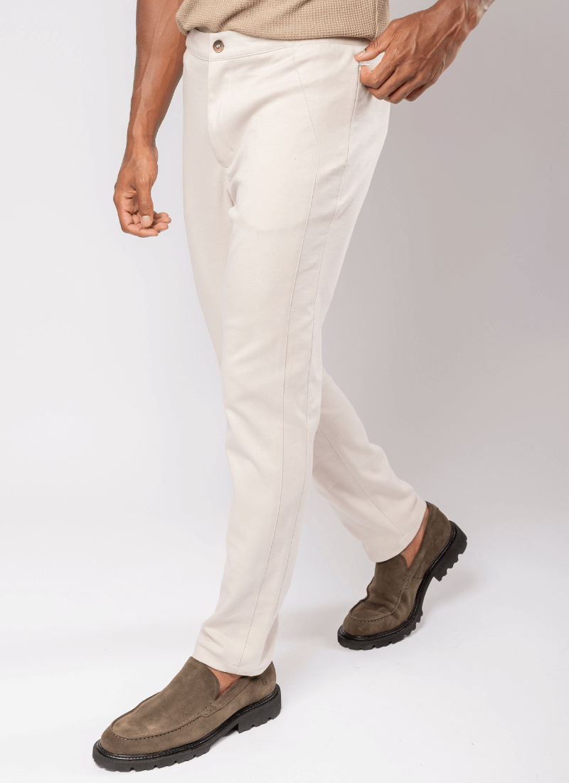 calca-masculina-recortes-vertical-bege--4-.png