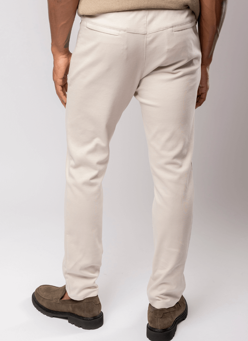 calca-masculina-recortes-vertical-bege--2-.png