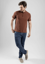 camiseta-masculina-gola-mao-beat-marrom--1-